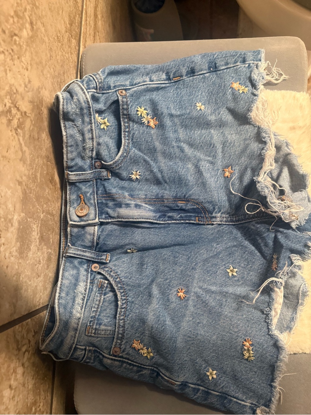 🩷american eagle Denim Embroidered Frayed Hem Women's Shorts - Blue